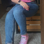 Delphine, 30 year-old divorced mom in Quebec, looking to date men in the area
