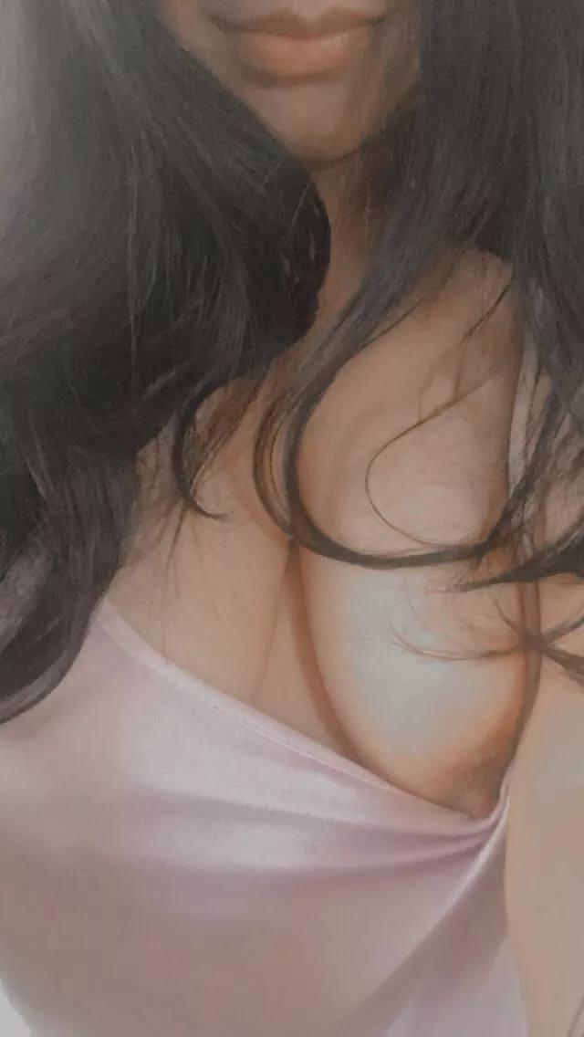 Filipina sending a picture of their boobs.