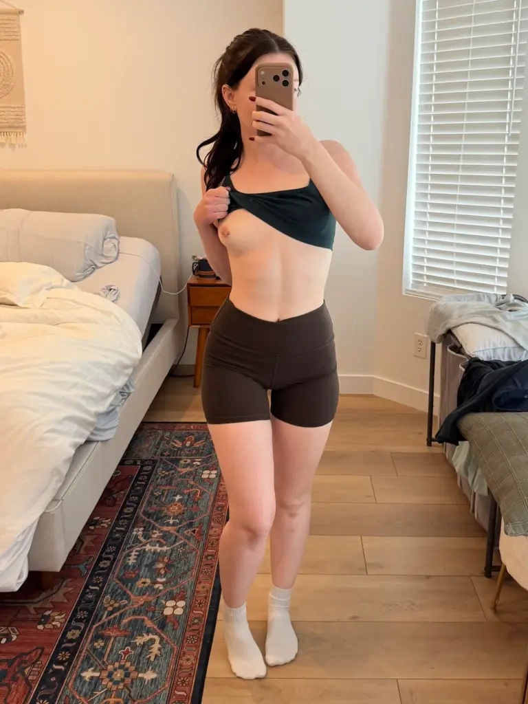 rachel_has_fun with one boob exposed